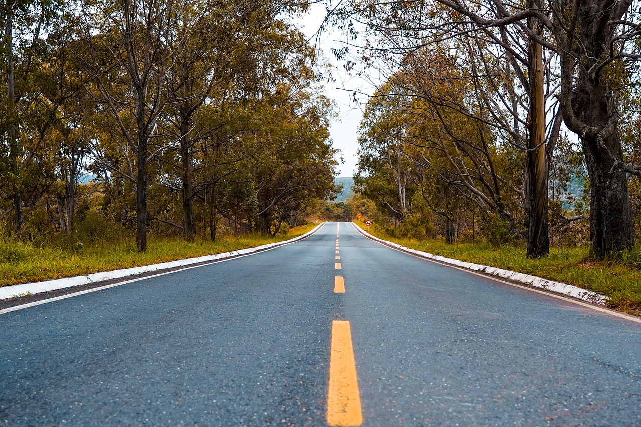 从技术支持的发展工程上看，其对开发和运营的影响
