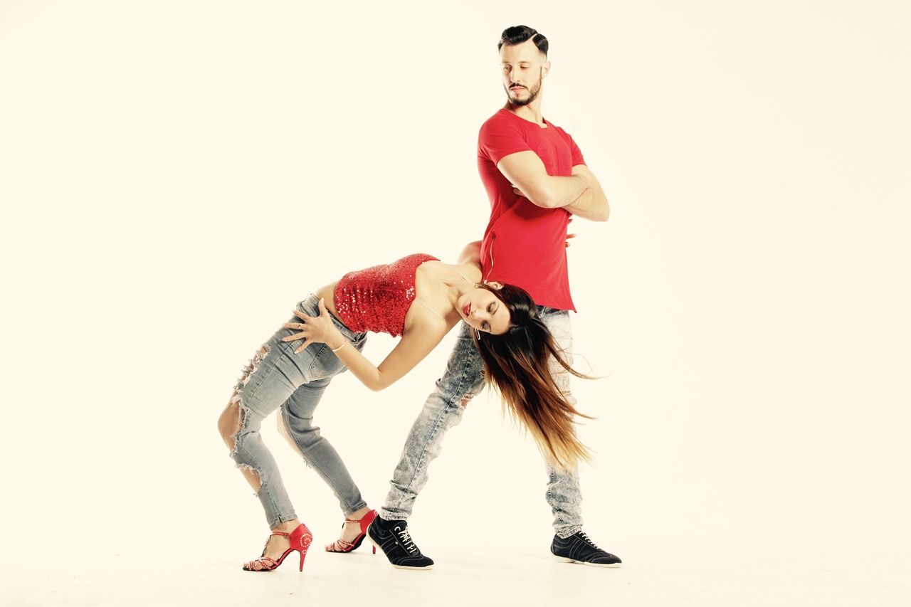 英雄联盟手游辅助- 赳赳单车app详情下载教程