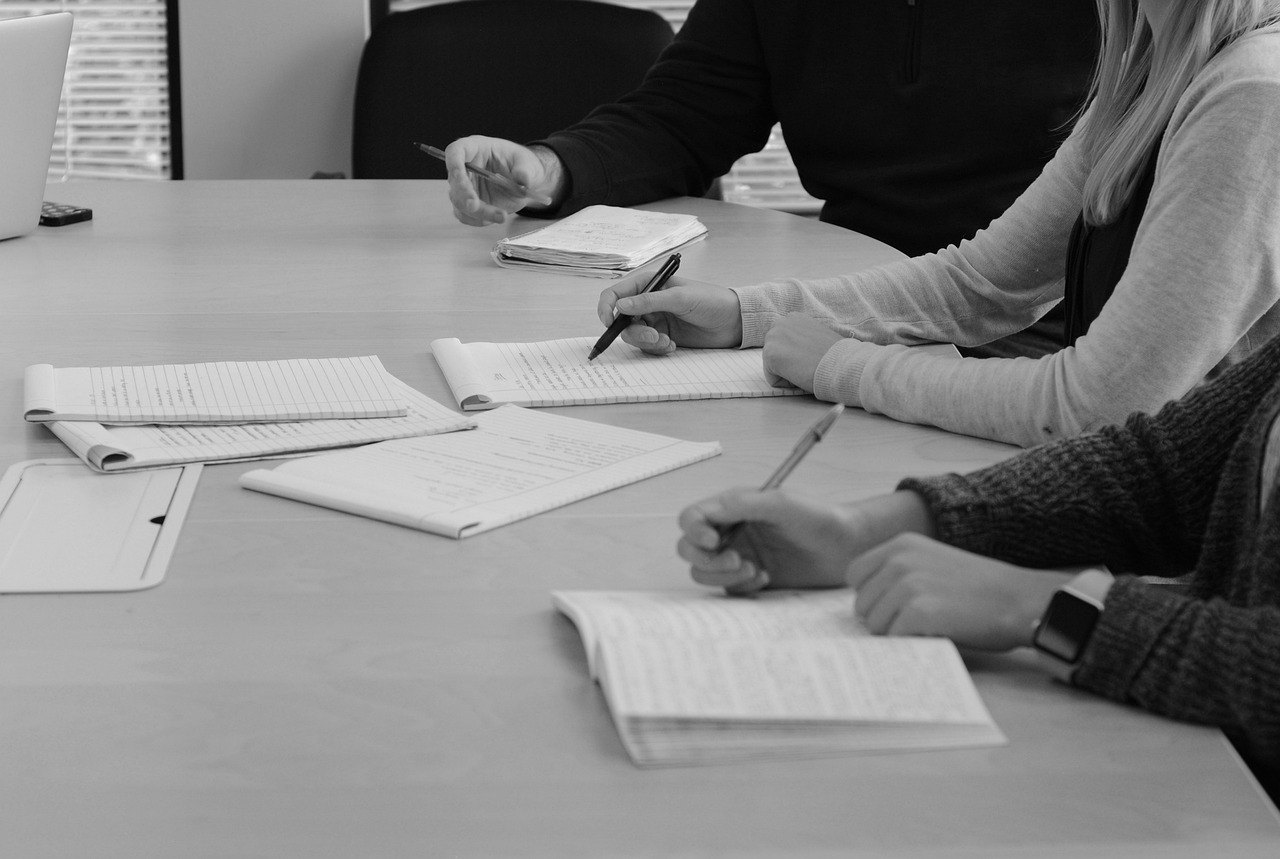 绑卡微信号买卖：龙鱼之巅app详情下载教程